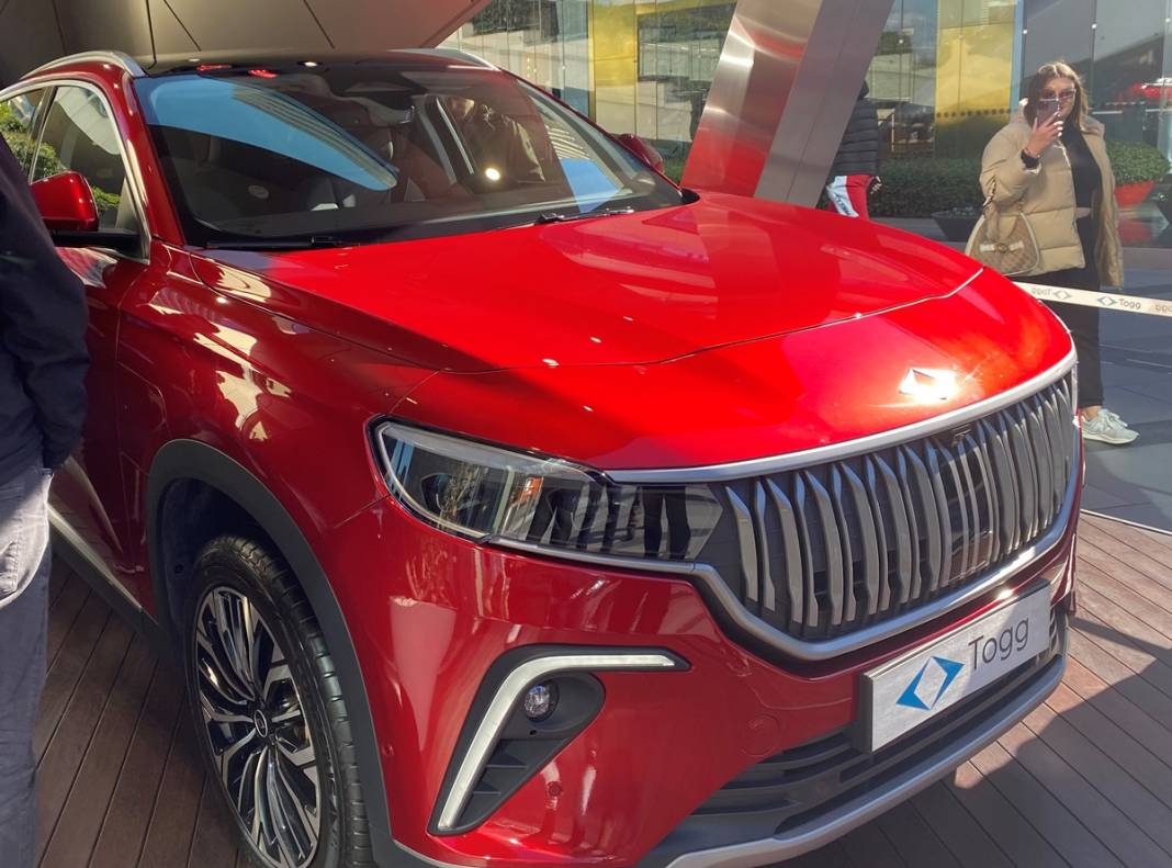 Adriana Lima, TOGG tişörtü giydi, sosyal medya yıkıldı! Görenler şaştı kaldı 7